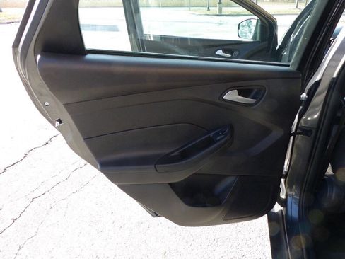 Used 2017 Ford Focus SE image 27