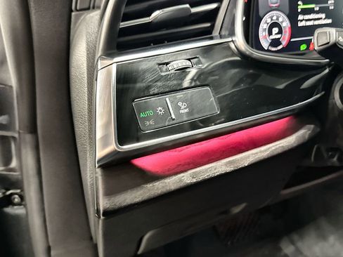 Used 2019 Audi Q8 Prestige AWD/4WD image 16