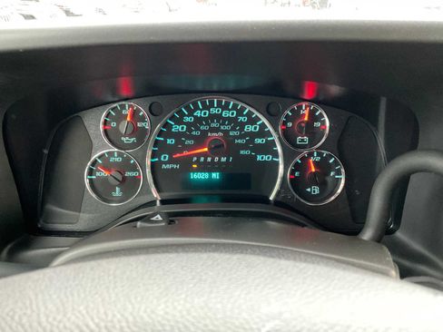 Used 2025 Chevrolet Express 2500 w/ Driver Convenience Package RWD image 17
