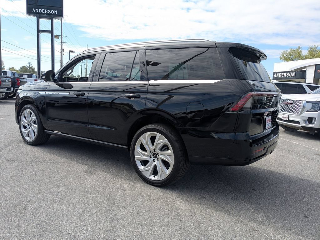 Used 2025 Lincoln Navigator Reserve AWD/4WD image 6