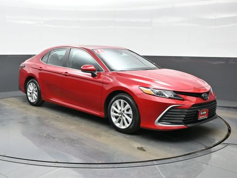 Used 2024 Toyota Camry LE image 8