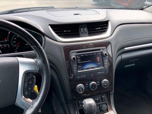 Used 2017 Chevrolet Traverse LT w/ Style and Technology Package FWD image 6