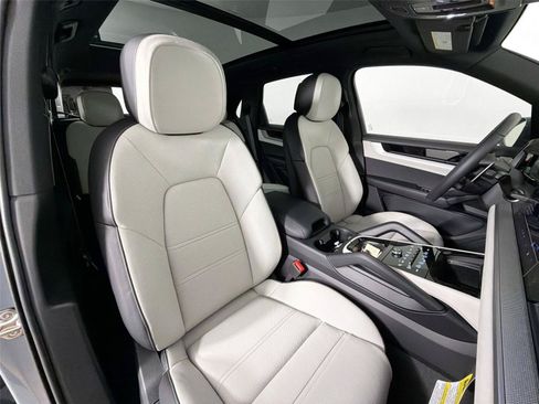 Certified 2026 Porsche Cayenne AWD/4WD image 27