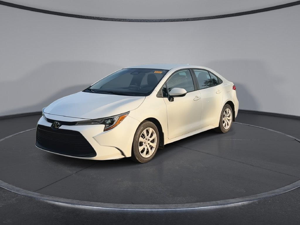 Used 2025 Toyota Corolla LE FWD image 4