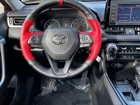 Used 2022 Toyota RAV4 LE image 6