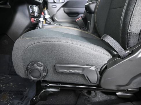 Used 2025 Jeep Gladiator Sport AWD/4WD image 22