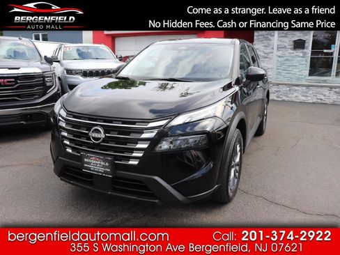 Used 2024 Nissan Rogue S AWD/4WD image 1