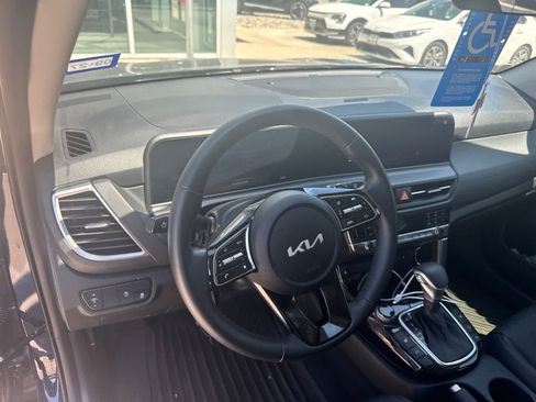 Used 2026 Kia Seltos EX FWD image 8