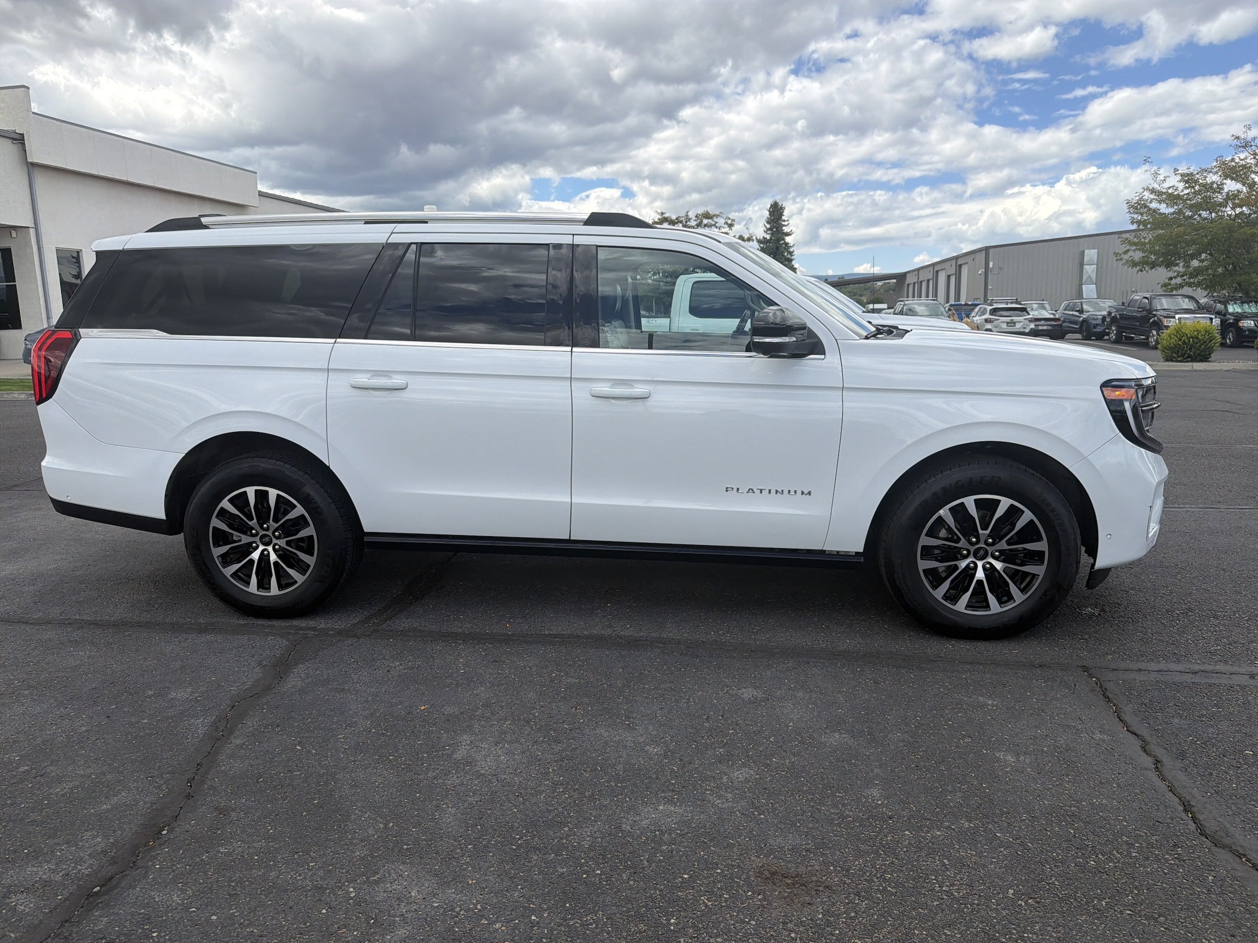Used 2025 Ford Expedition Max Platinum AWD/4WD image 4
