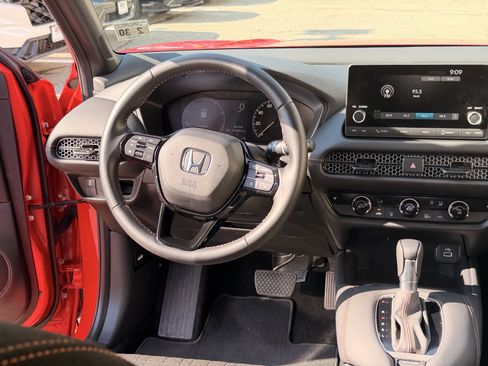 Certified 2025 Honda HR-V Sport image 18