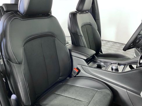 New 2026 Jeep Grand Cherokee Altitude image 11