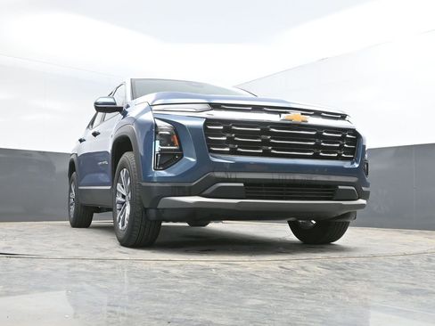 Used 2025 Chevrolet Equinox LT FWD image 32