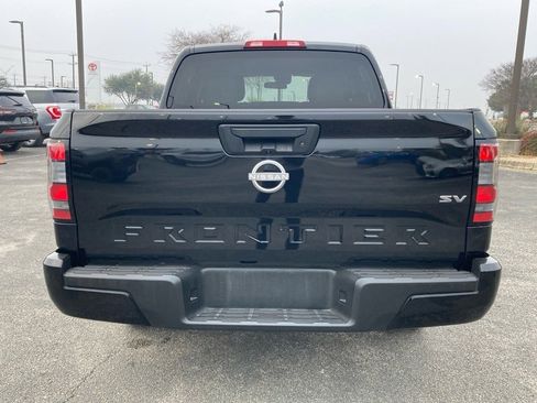 Used 2024 Nissan Frontier SV image 6