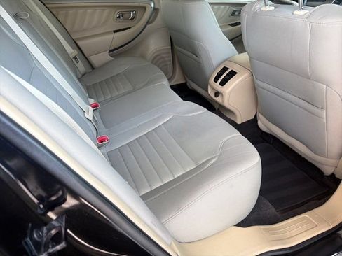 Used 2015 Ford Taurus SE FWD image 8