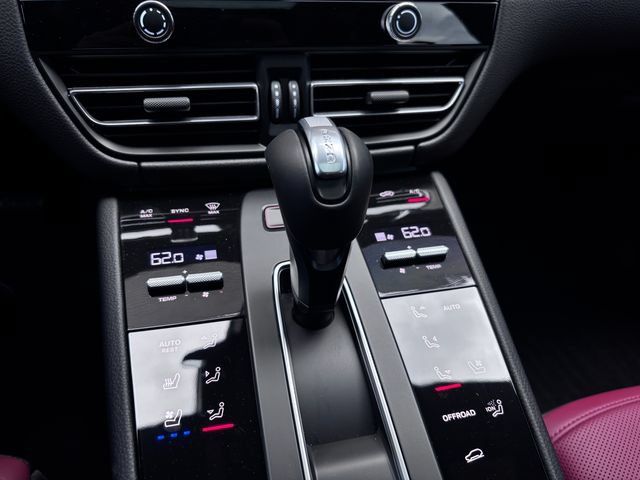 Certified 2026 Porsche Macan GTS AWD/4WD image 22