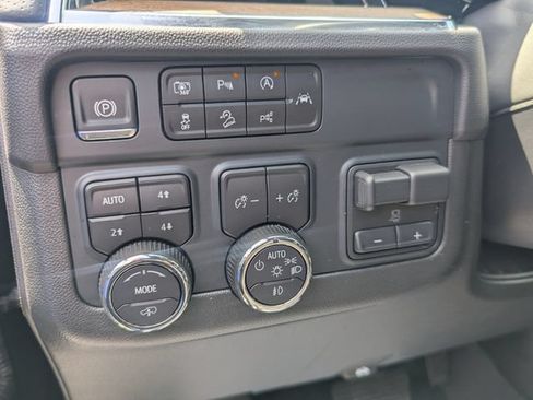 Used 2025 Chevrolet Suburban High Country AWD/4WD image 4