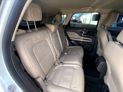 Used 2022 Lincoln Corsair Standard w/ Equipment Group 101A image 22