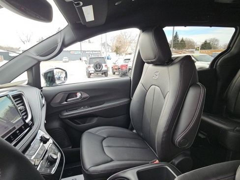 New 2026 Chrysler Pacifica Select image 27