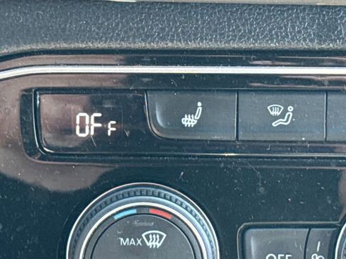 Used 2022 Volkswagen Atlas Cross Sport SEL R-Line image 29