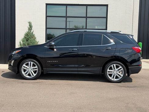 Used 2020 Chevrolet Equinox Premier AWD/4WD image 2