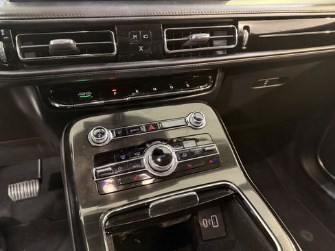 Used 2023 Lincoln Nautilus FWD w/ Premium Package image 19