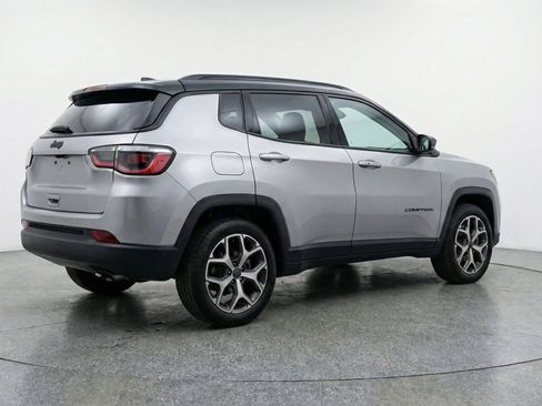 Used 2025 Jeep Compass Limited AWD/4WD image 9