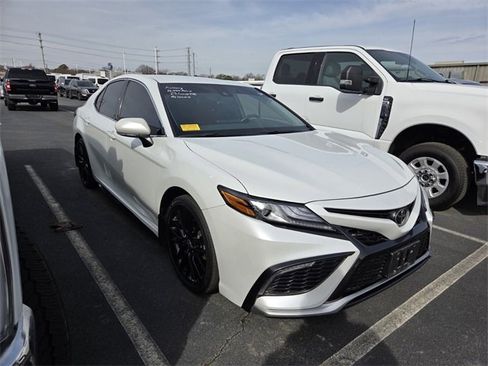 Used 2023 Toyota Camry XSE image 3