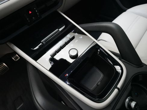 Certified 2025 Porsche Cayenne S AWD/4WD image 25