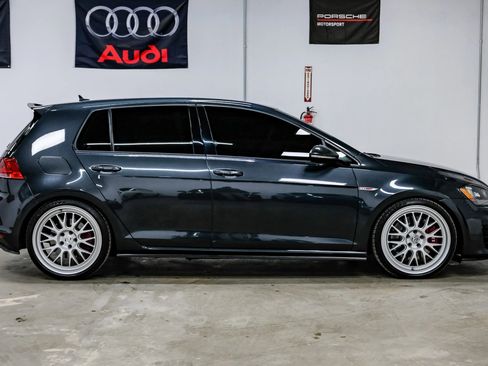 Used 2017 Volkswagen GTI SE image 8