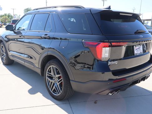 Used 2025 Ford Explorer ST AWD/4WD image 8