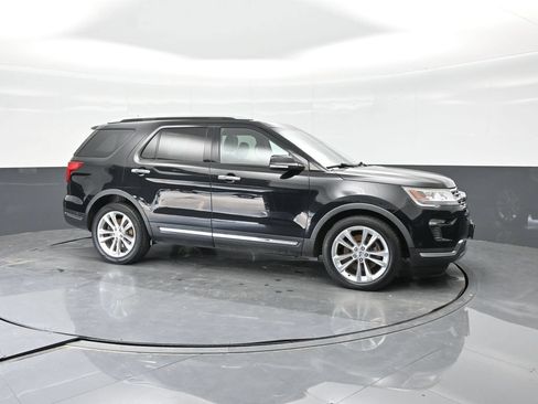 Used 2018 Ford Explorer Limited w/ Equipment Group 301A FWD image 11