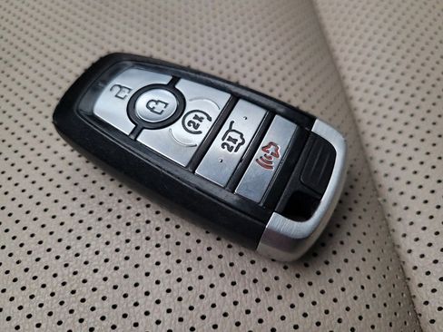 Used 2020 Ford Escape SEL image 32