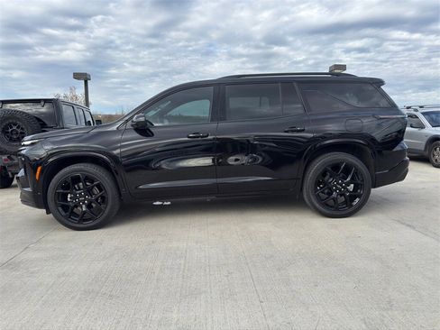 Used 2026 Chevrolet Traverse RS image 9