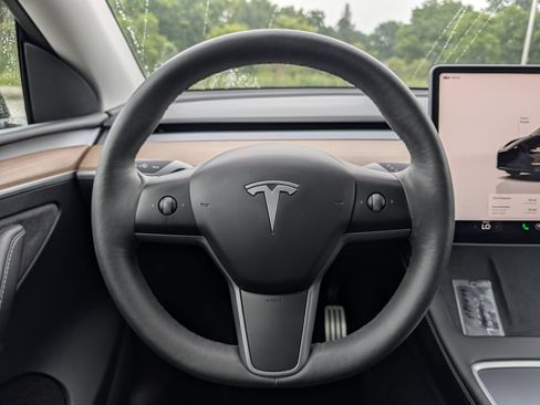 Used 2023 Tesla Model Y Long Range AWD/4WD image 25