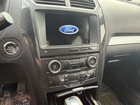 Used 2017 Ford Explorer XLT w/ Equipment Group 201A AWD/4WD image 6