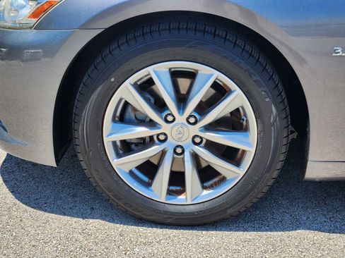 Used 2015 INFINITI Q40 w/ Moonroof Package RWD image 9