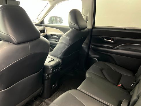 Used 2024 Toyota Grand Highlander Limited AWD/4WD image 20