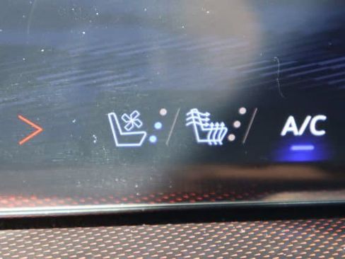 Used 2025 Chevrolet Traverse RS FWD image 10