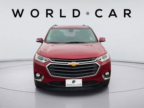 Used 2021 Chevrolet Traverse LT image 2