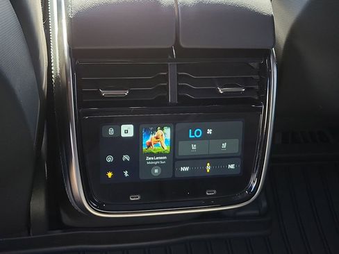 Used 2023 Rivian R1S Adventure image 21