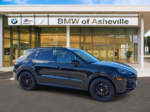 Used 2024 Porsche Cayenne image 1