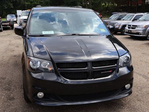 Used 2017 Dodge Grand Caravan GT FWD image 2