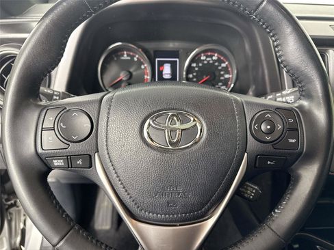 Used 2018 Toyota RAV4 SE image 16
