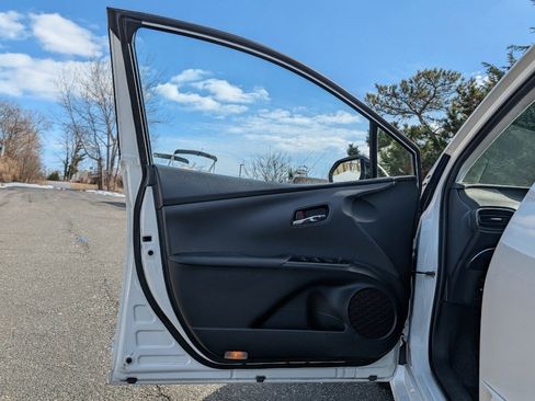 Used 2018 Toyota Prius Prime Premium image 9