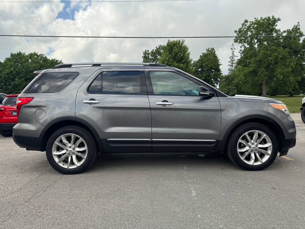 Used 2014 Ford Explorer XLT w/ Equipment Group 202A AWD/4WD image 4
