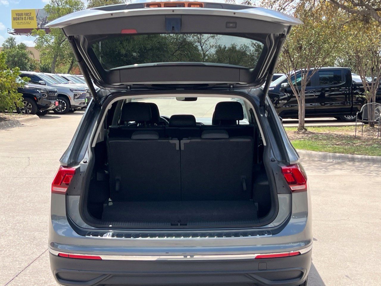Used 2024 Volkswagen Tiguan SE FWD image 24