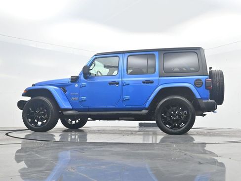 Used 2022 Jeep Wrangler Unlimited Sahara AWD/4WD image 39