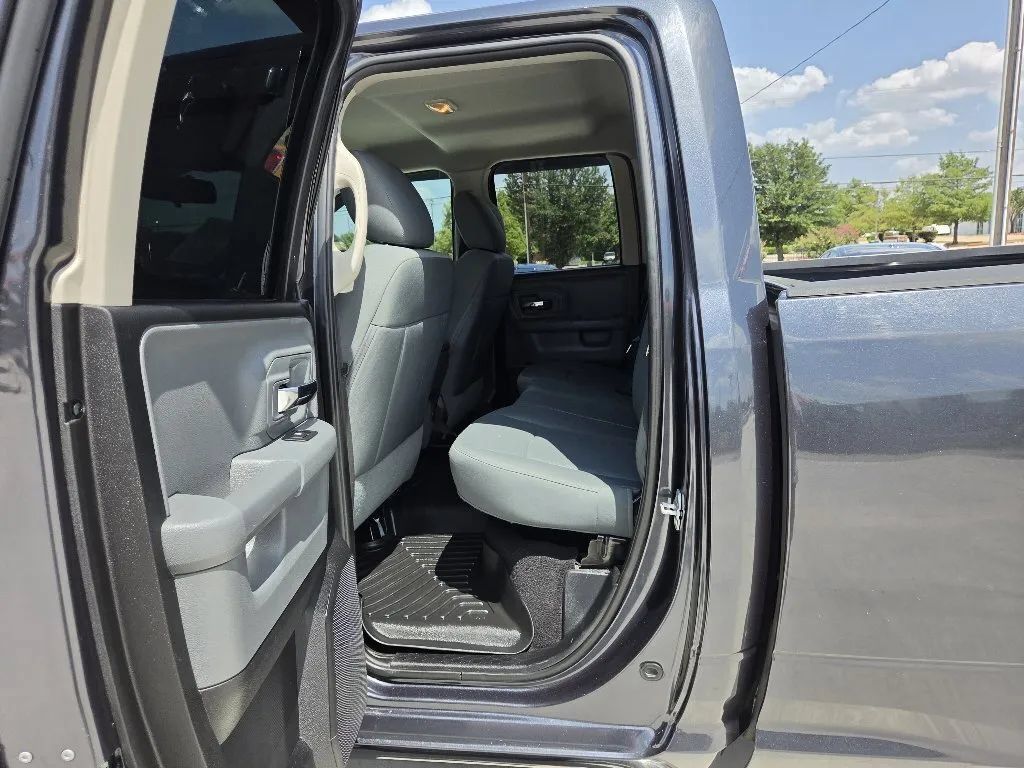Used 2015 RAM 1500 Classic SLT RWD image 16