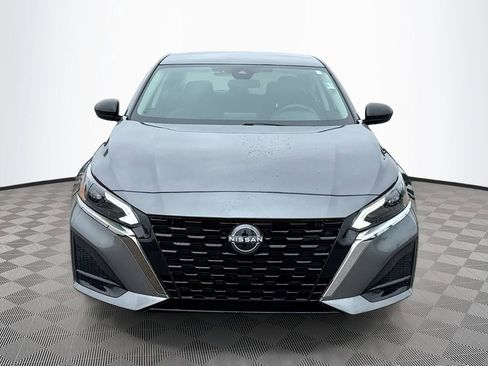 Used 2024 Nissan Altima 2.5 SV FWD image 2