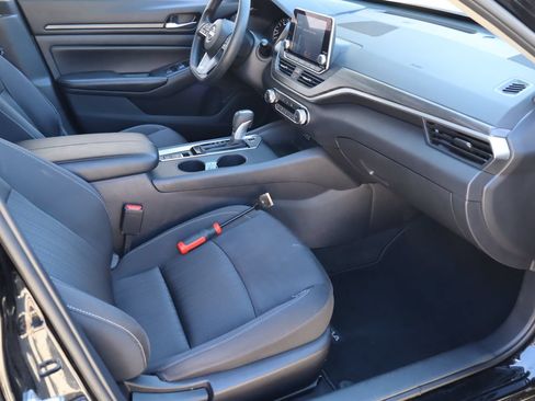 Used 2025 Nissan Altima 2.5 SV AWD/4WD image 16